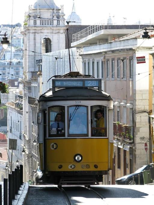 C3 Bairro Alto Cozy Romantic Loft In 18Th Century Building Lisbon Bagian luar foto