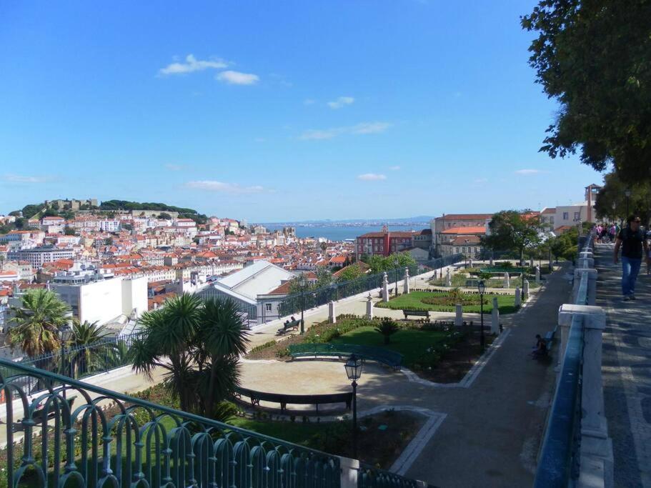 C3 Bairro Alto Cozy Romantic Loft In 18Th Century Building Lisbon Bagian luar foto